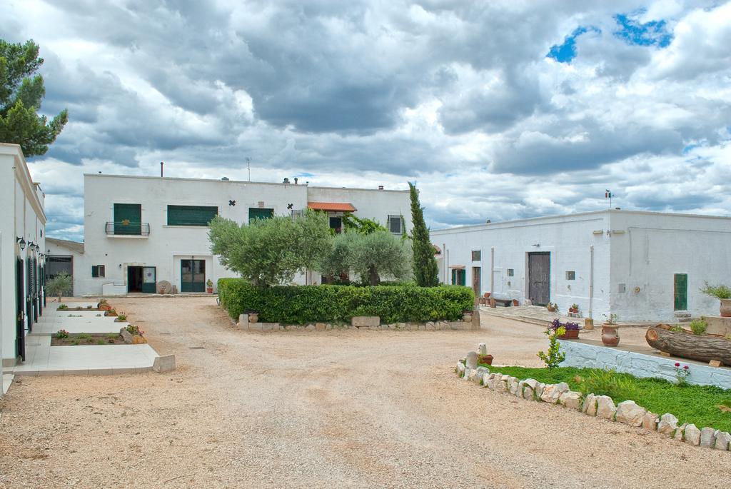 Masseria Strada Agriturismo 吉诺萨 外观 照片